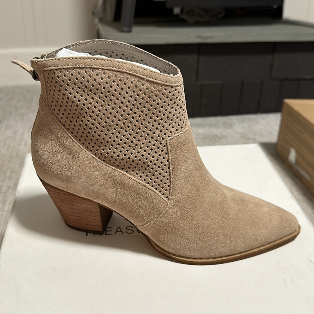 Treasure & Bond Boone Perforated Western Bootie, Size 8.5 Taupe. Brand new!